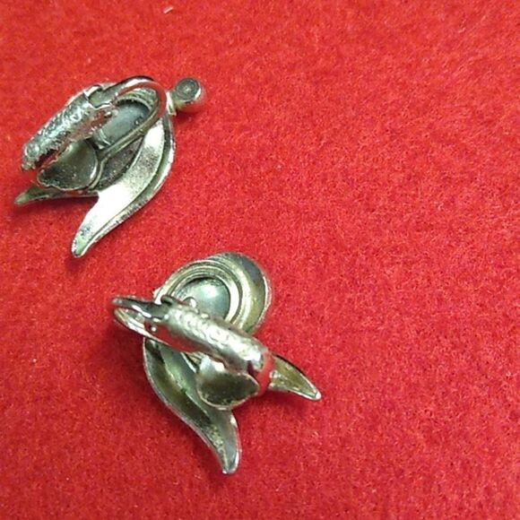 Silver Tone Metal Alice Clip Earrings Cottagecore Grandmacore Granny Chic - Picture 3 of 6